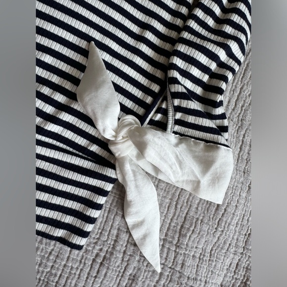 Stella & Dot Maette Black and White Striped Blouse w/Satin Wrist Ties sz M - Picture 5 of 6